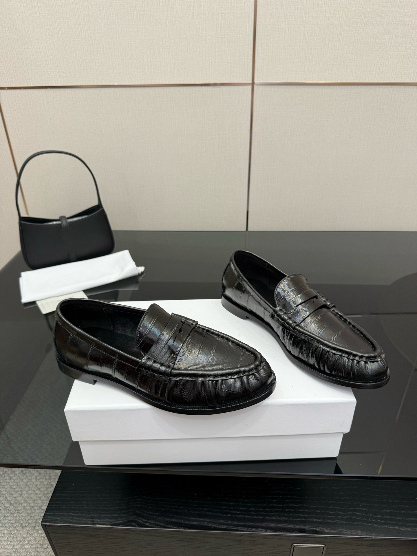 designer Shoes Women Supple Mules sandal luxury Smooth Leather high-quality Baotou slippers Beach letter Little leather shoes LE EEL suede Penny loafer Size 35-41