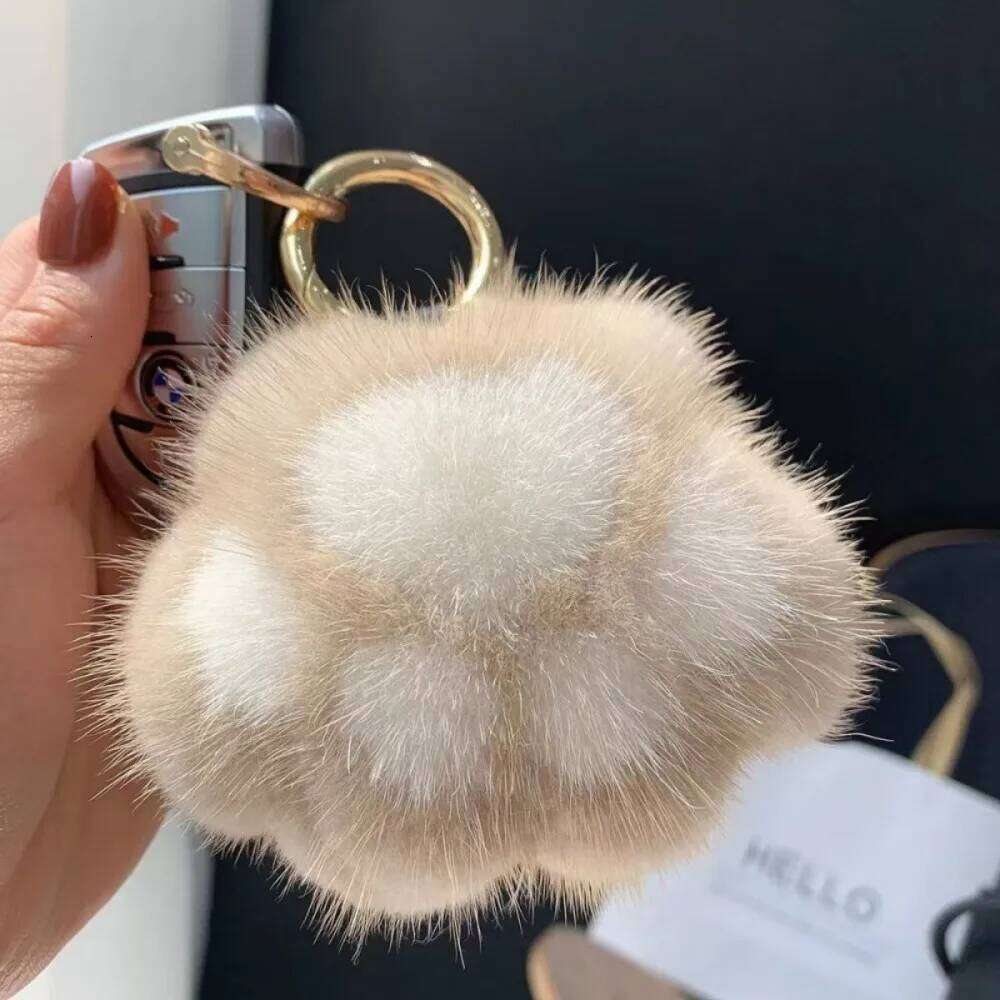 ZAKOL New Fluffy Faux Fur Cat Paw Keychain Cute Soft Plush Toy Ring Backpack Car Key Pendant Gift for Women Girls