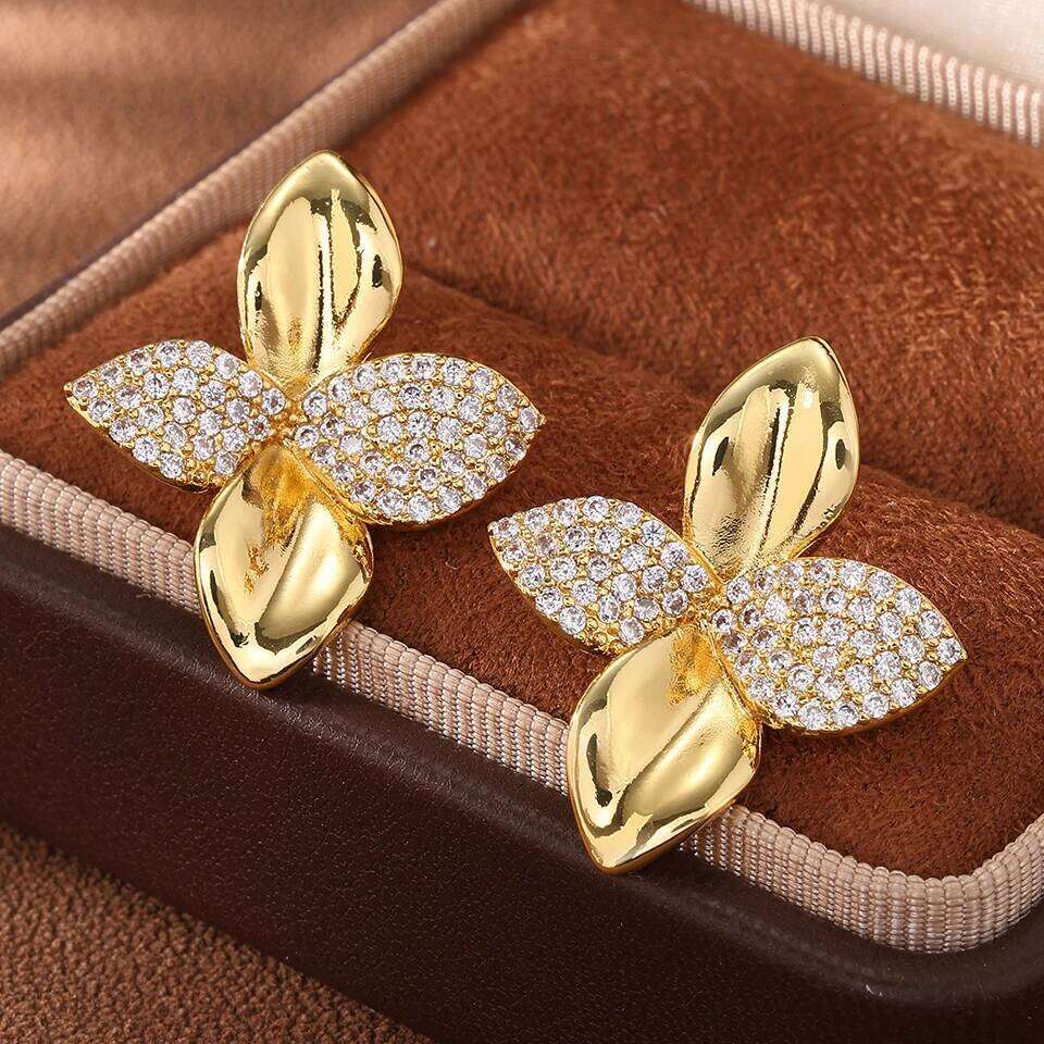 ZAKOL Brand New Smooth Metal Micro-set Zircon Leaf Stud Earrings for Women Exquisite Party Jewelry Accessories Gift