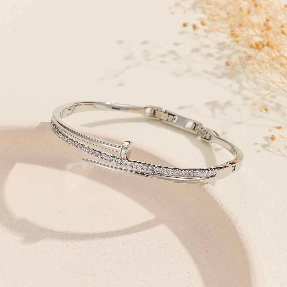 Luxury Creative Design Fashion Jewelry Hot-Selling European And American Style Personality Fashion Nail Bracelet Sweet Romantic Suitable Gift For Wome