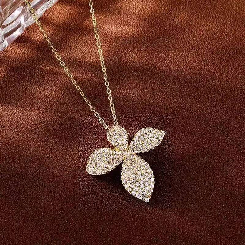 ZAKOL Creative Fashion Micropaved Zirconia Leaf Pendant Necklace Women's Exquisite Light Luxury Party Jewelry Gift