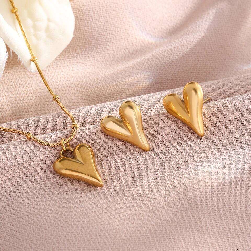 ZAKOL 2Pcs/Set French Fashion Heart Stainless Steel Earring Necklace for Women Retro Golden Holiday Jewelry Accessories Gift