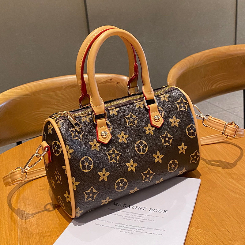 2026 new free shipping Handheld tote bag classic printed for commuting single shoulder cross body bag for woman brown