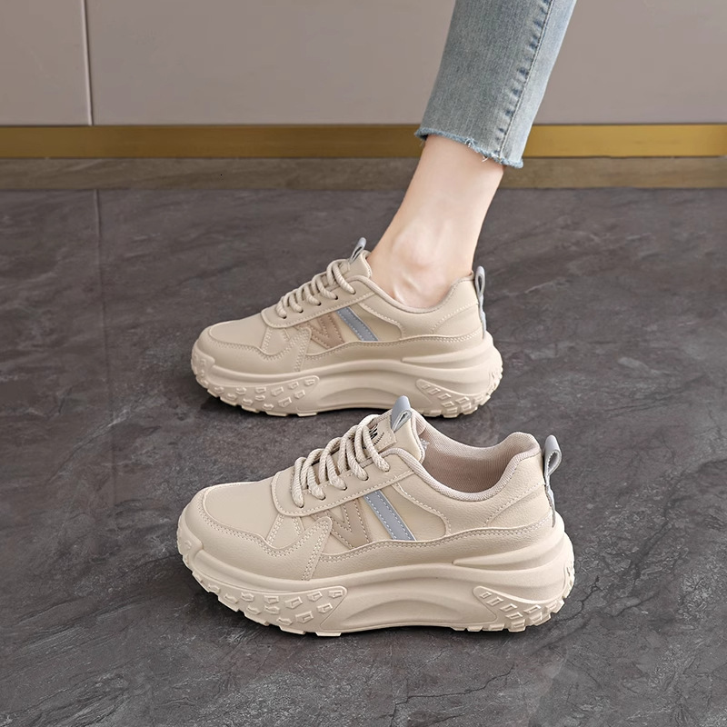 2025 Designer Fashion Genuine Leather Women's Sports Shoes Soft soled Comfortable Lightweight Casual Shoes