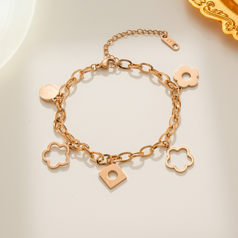 Luxury Brand Designer Jewelry Fashion Korean Titanium Steel Flower Small Pendant Bracelet Cute Girls Stainless Steel Pendant Jewelry Manufacturer Supp