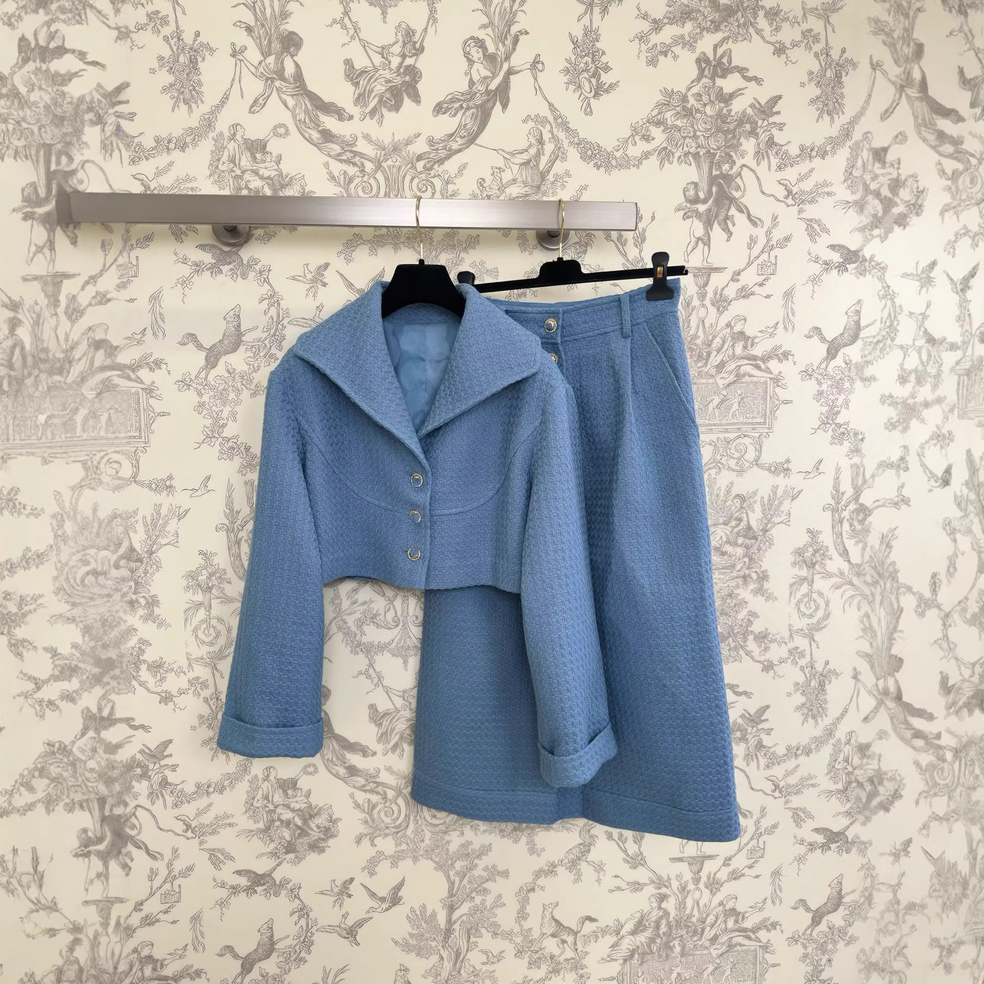 2024 Spring New European And American Textured Padded Shoulder Long Sleeve Style Coarse Woven Round Neck Coat Top