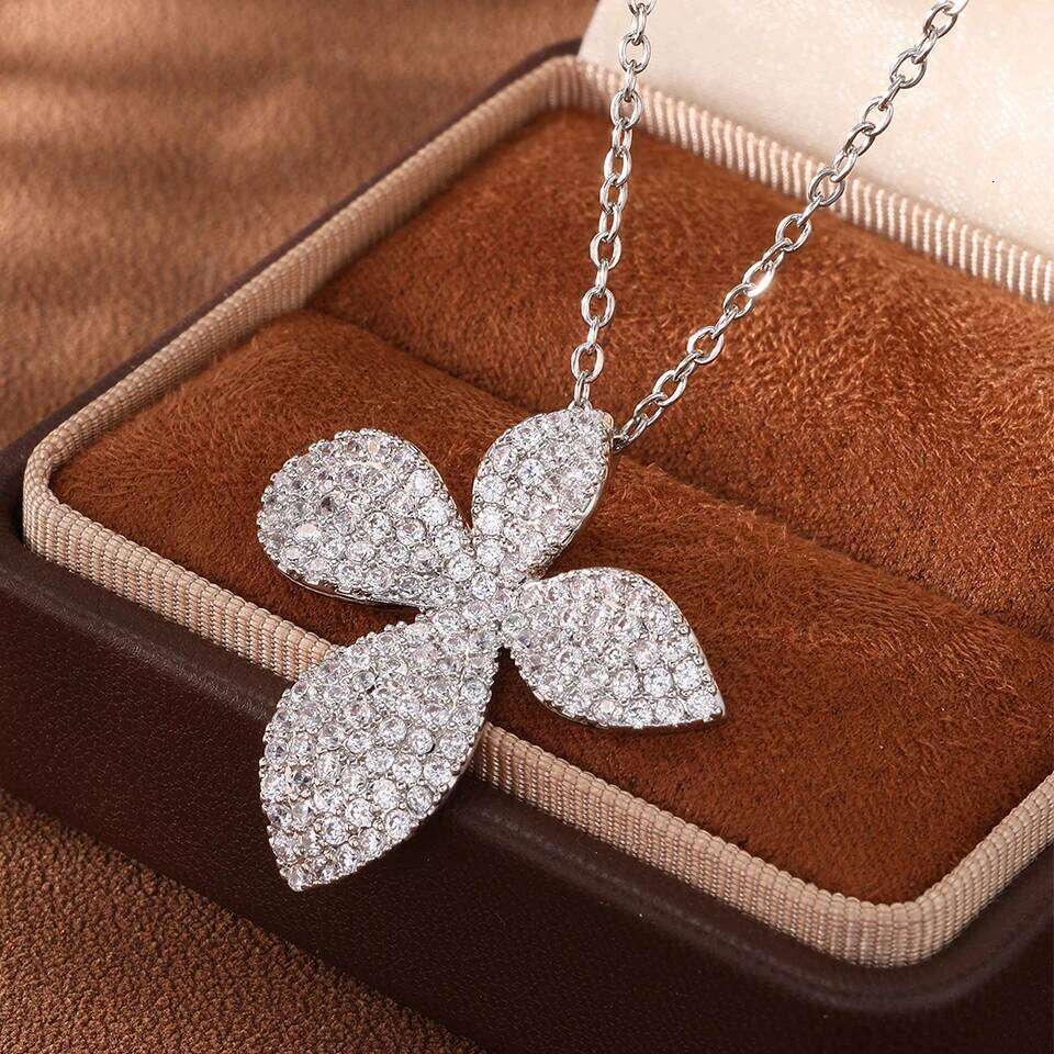 ZAKOL Brand New Gorgeous Shiny Micro-intact Zircon Leaf Pendant Necklace for Women Luxury Wedding Party Jewelry
