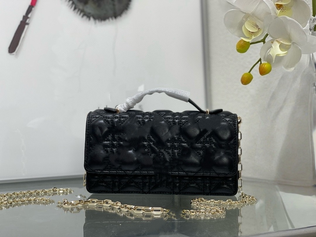 chenDO363 Versatile Designer Bag Made of High-Quality Material Ideal for Various Occasions