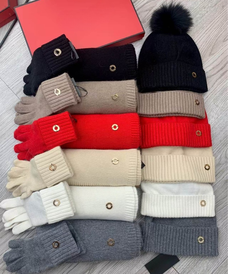 Designer hats scarves and gloves new wool and cashmere couple three-piece set fox fur pom-pom hat fashionable scarf and neck warmer high-quality wholesale gift