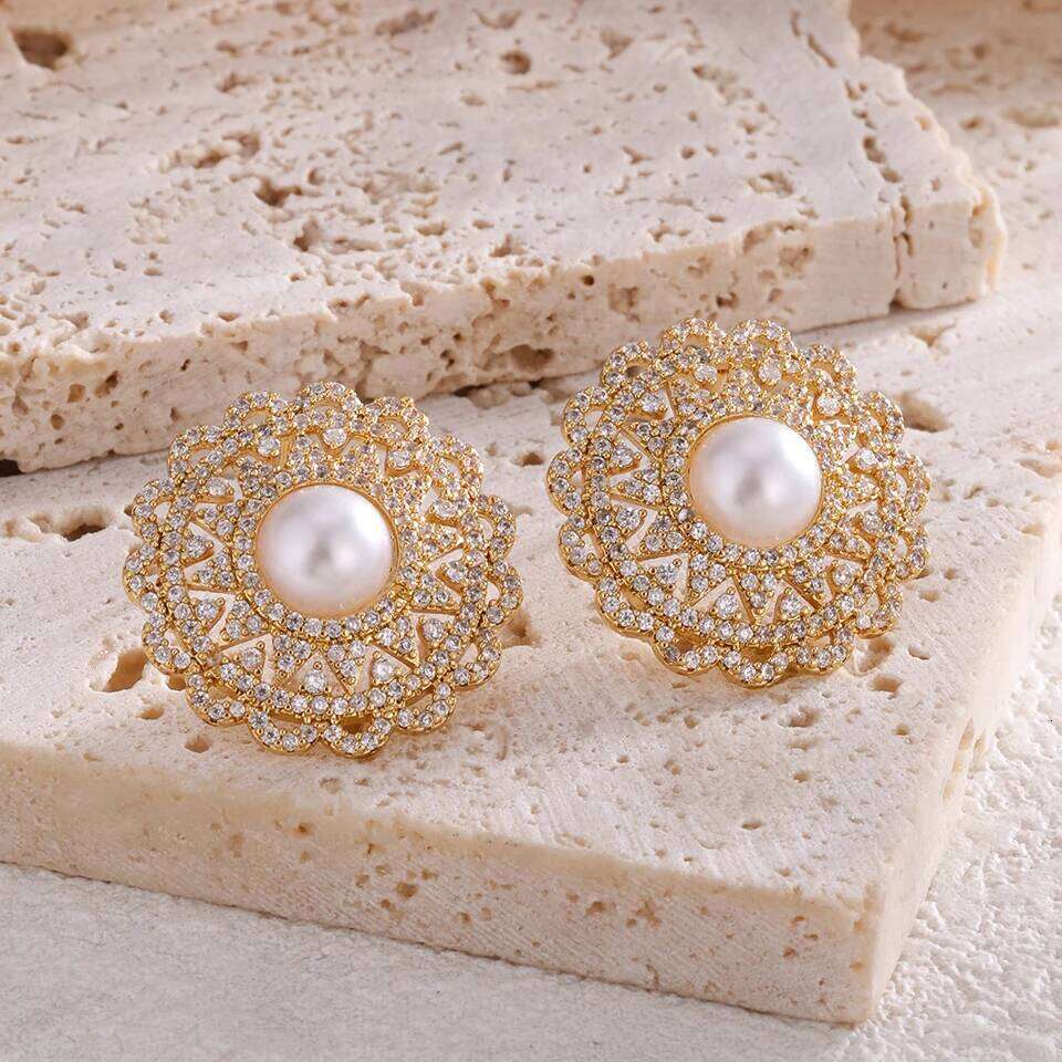 ZAKOL Luxury Classic Clear Cubic Zircon Round Flower Imitation Pearl Stud Earring Retro Palace Style Party Accessories for Women