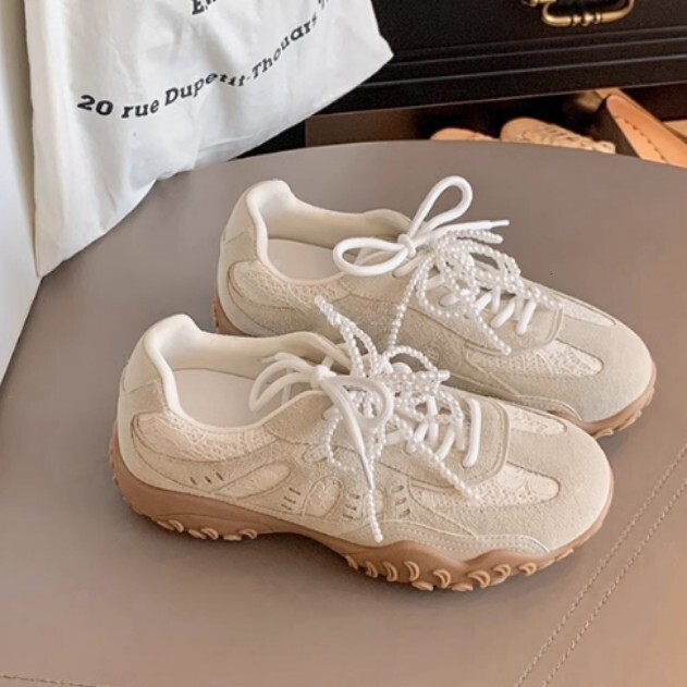 2025 designer fashion retro women's height increasing German training shoes thick soled sports shoes