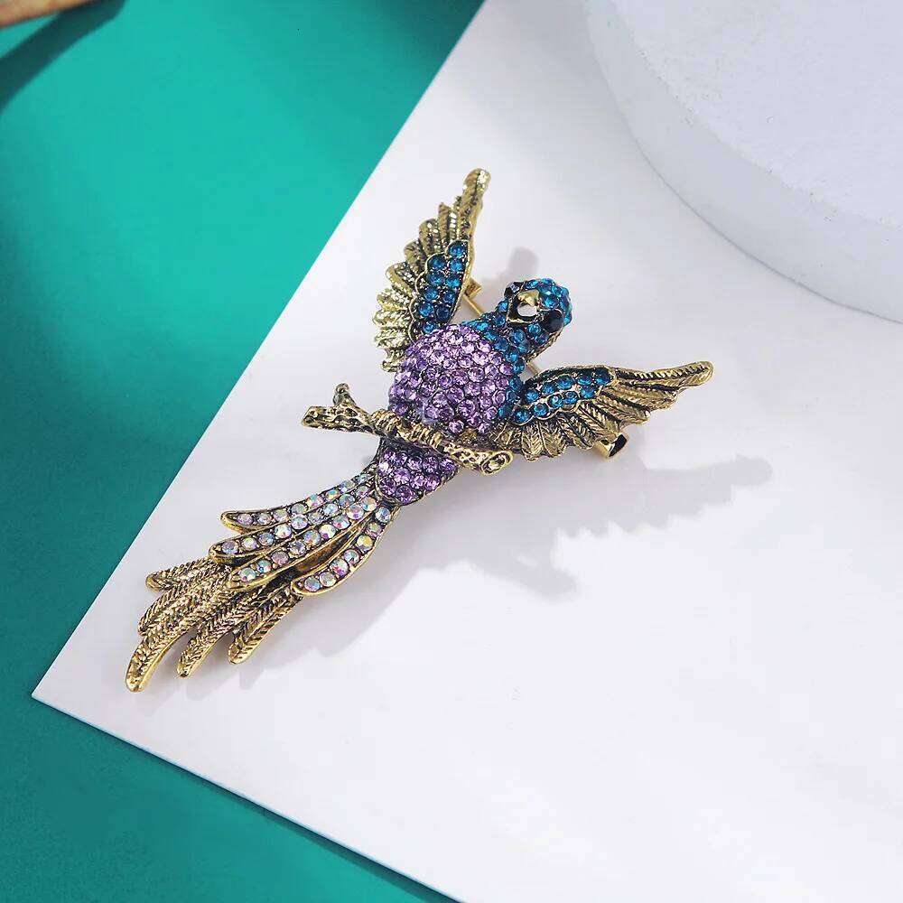 ZAKOL Exquisite Full Crystal Luxury Hummingbird Brooches Badges for Women Men High-end Classic Animal Pins Buckles