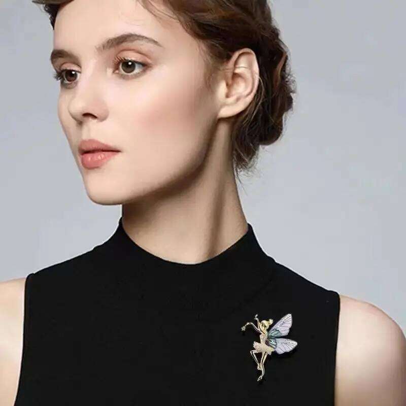 ZAKOL Exquisite Green Crystal Butterfly Dragonfly Brooch Fashion Lapel Pins for Women Girl Autumn Winter Versatile Accessories