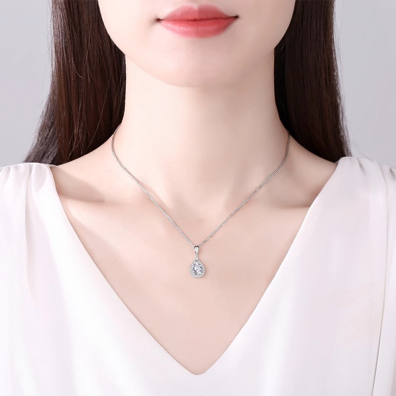 New Moissanite Pendant Necklace With Elegant Temperament For Women Versatile And High End Water Droplet Pendant Necklace Boutique Gift