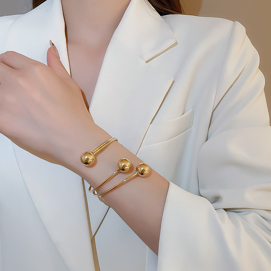 Metal Round Twisted Three-Layer Open Casual Simple Personality Fashion Bracelet Design Sense Niche Jewelry for Women - view 4