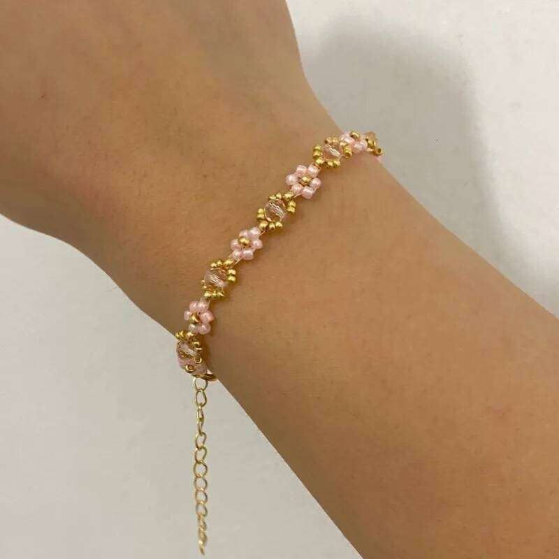 Pink Daisy beaded flower bracelet, a gift for her, 25H1229