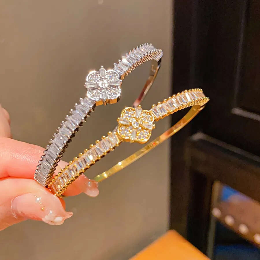 Designer Jewellery High Quality Golden Cuff Bracelet with Four-Leaf Clover Crystal Detail for Daily Wear Gift for All Occasions Textured Elegant Acces