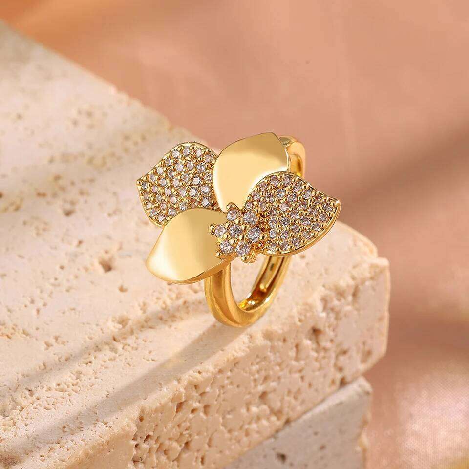 ZAKOL Brand Niche Design Crystal Zircon Leaves Flower Petals Open Rings for Women Exquisite Engagement Party Jewelry