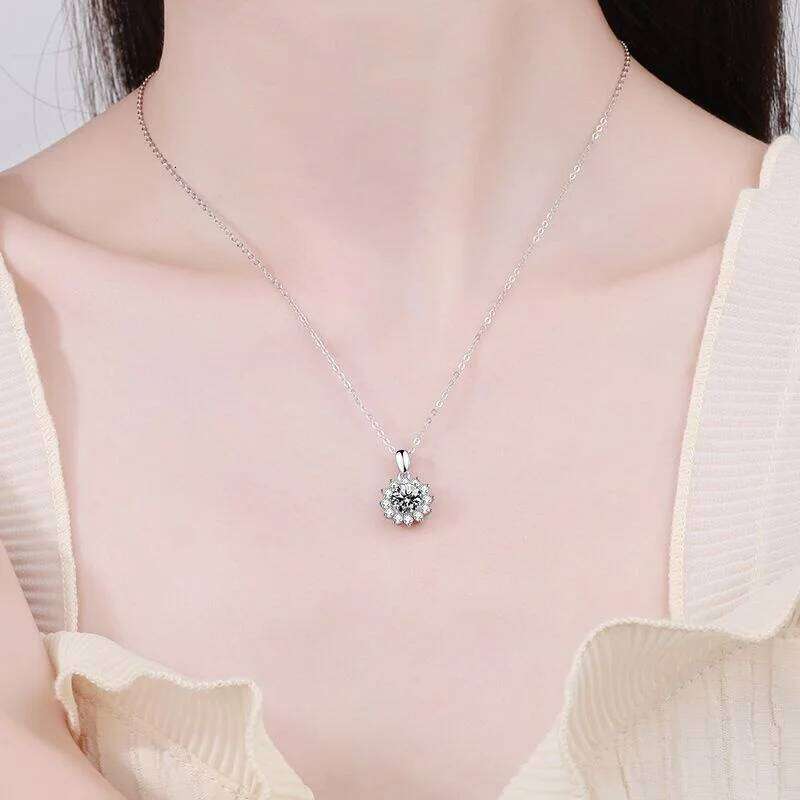 Certified D Color Moissanite Pendant for Women Wedding Sparkling Sunflower Necklace S925 Sterling Silver Plated White Gold a9d
