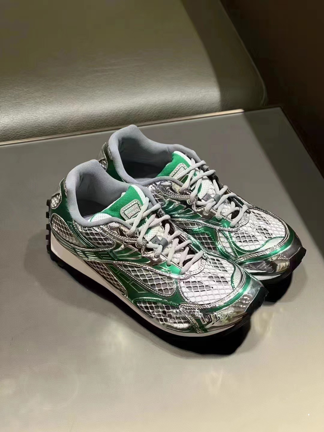 2025 New Designer Fashion Sports and Leisure Women's Shoes Color blocked Couple Shoes