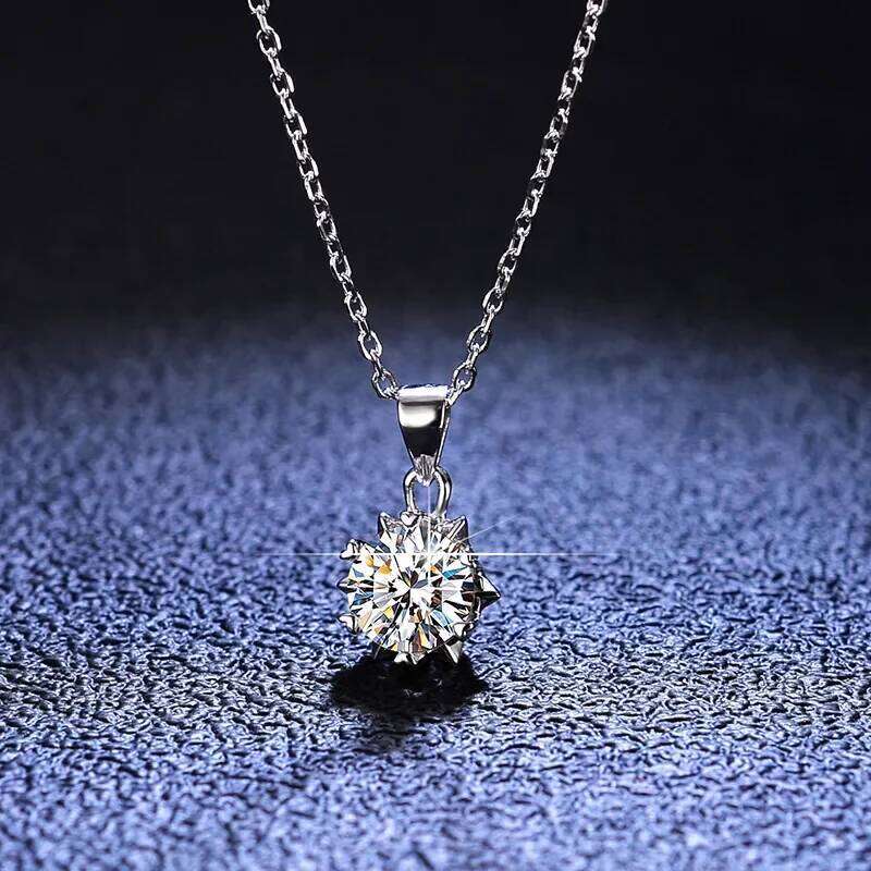 18K gold inlaid diamond pendant, 1-Ct moissanite necklace, women's fashionable snowflake D-color VVS1 collarbone chain 069