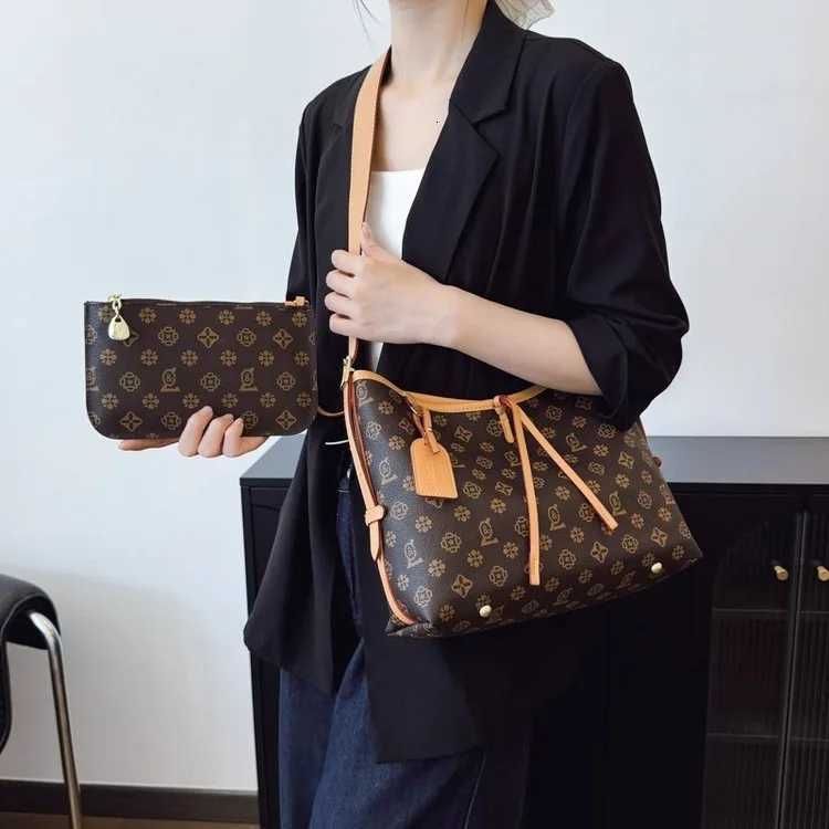 Premium Diagonal Straddle Bag Large-capacity Trendy FAshion Handbag FAshionable and Versatile Commuter Womens Bag H251229