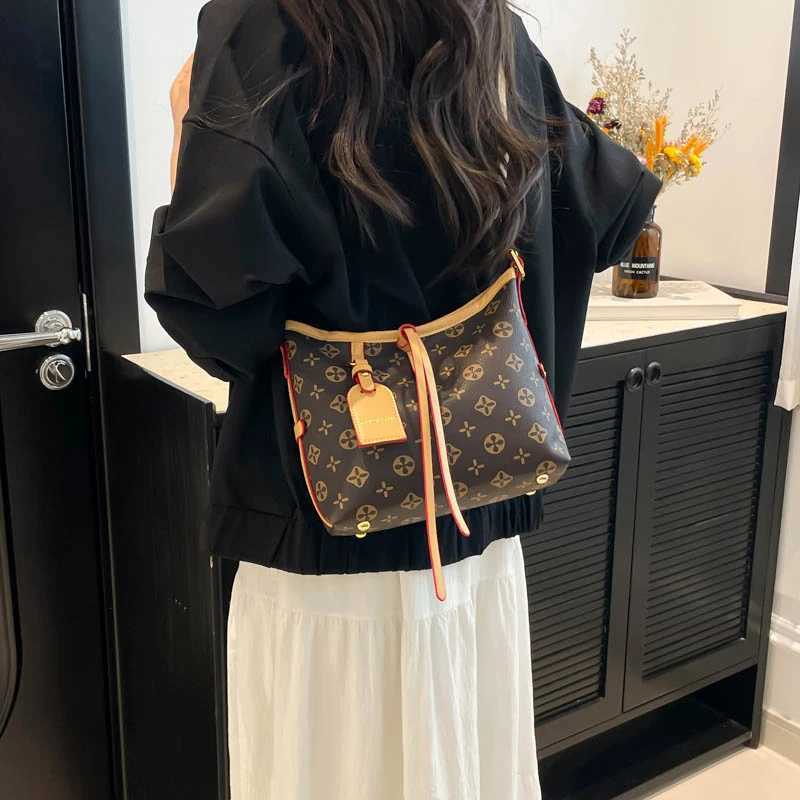 Hand Bags For Ladies Genuine Leather With Elegant StiTChing Compact Yet Practical Great For Gift Giving H251229