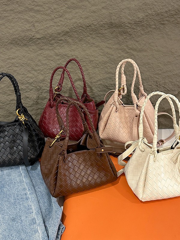 This Year Popular Bucket Bag Female New Summer Crossbody Bag Handbag Mother Bag 2026s hot