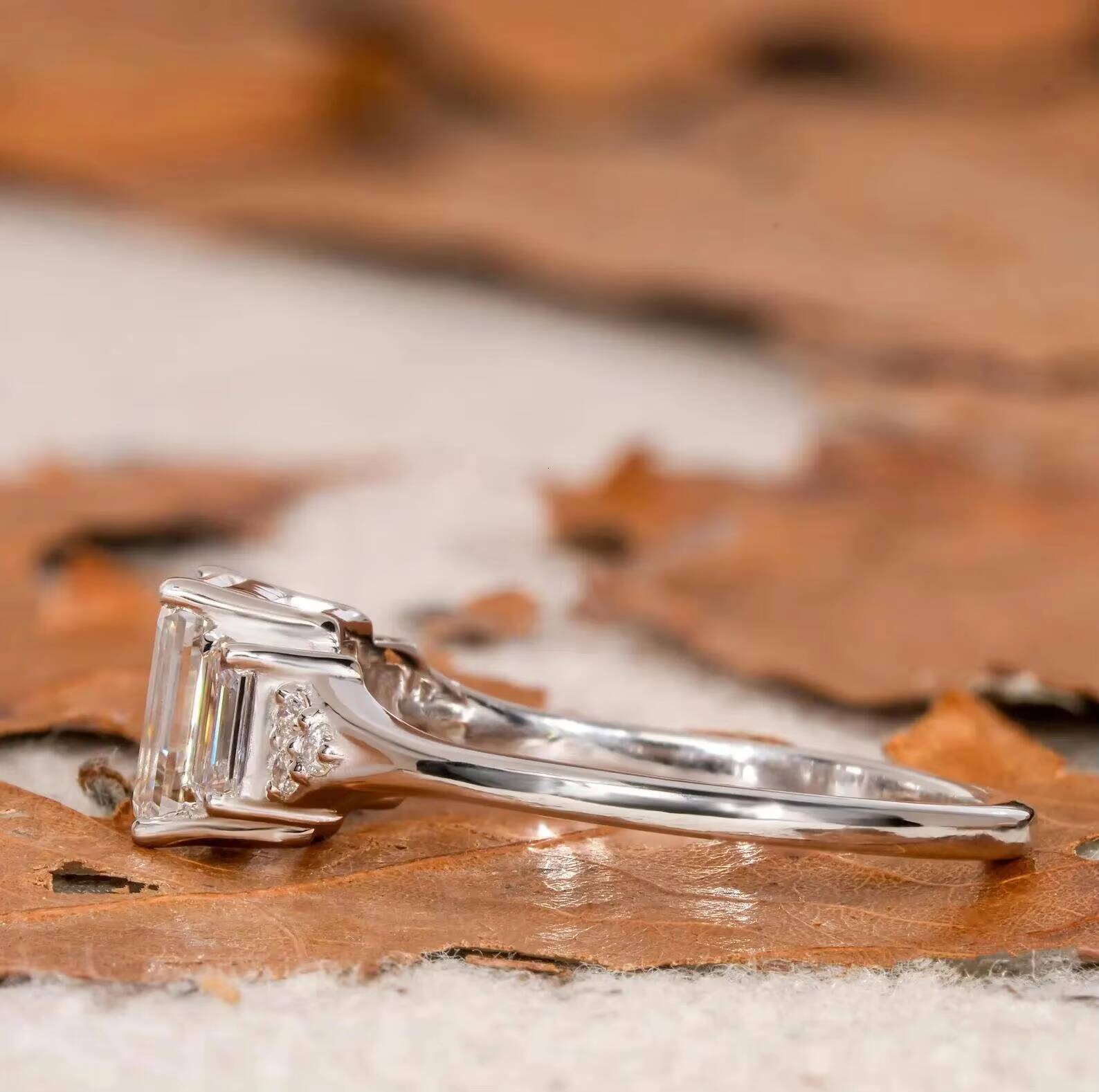 Telula Three Stone VVS2 Diamond Synthetic Emerald Cut Real Gold Platinum Jewelry Engagement Ring Lab Diamond Ring