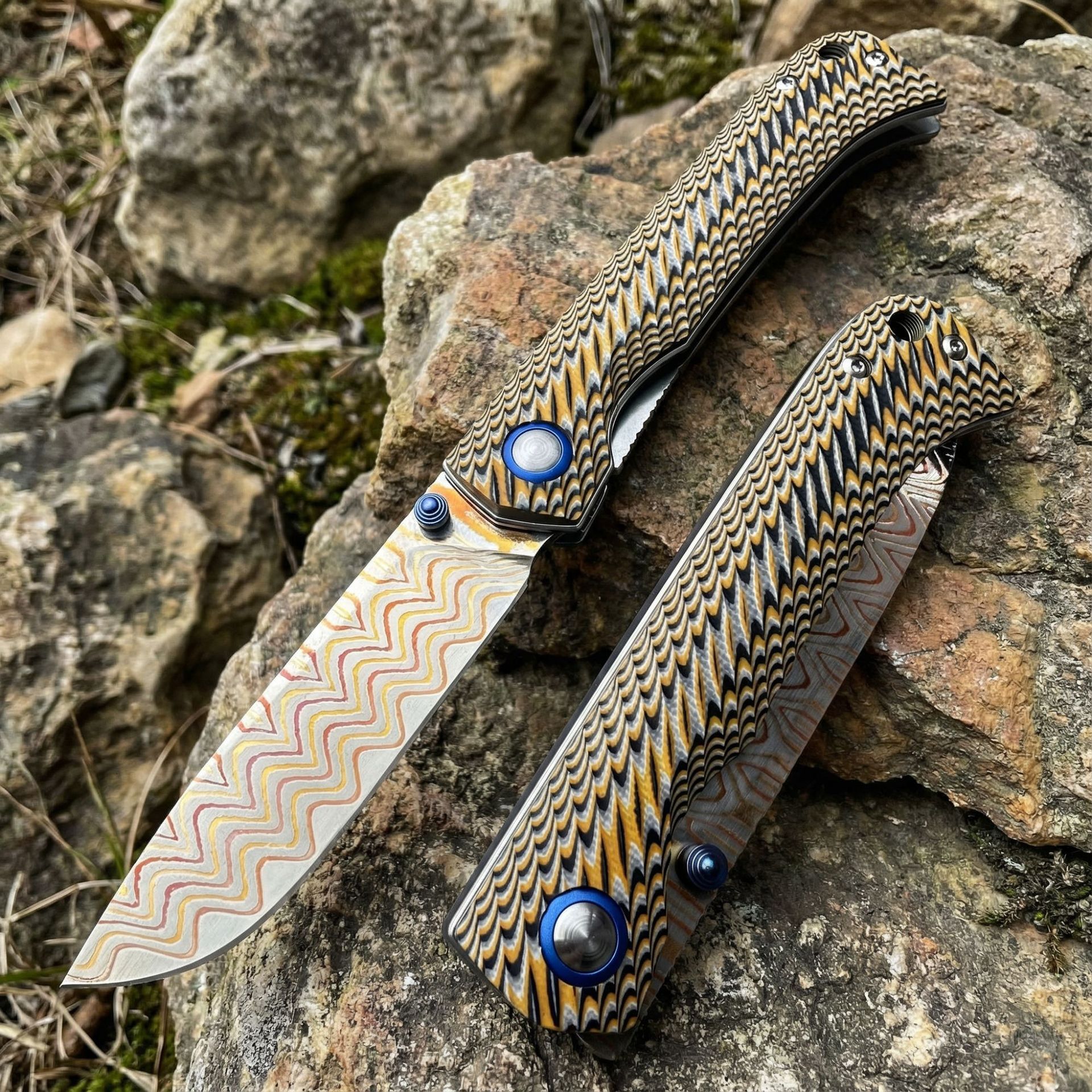 Colorful copper Damascus steel folding knife dual color G10 anti slip handle smooth bearing opening and closing high-end knife