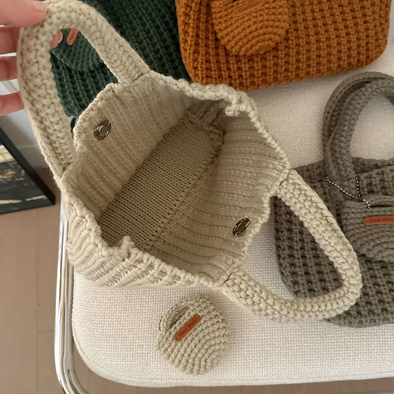 Korean Retro Handmade Crochet Bag Casual Handbag Shoulder Autumn And Winter Mini Tote WomenS Armpit 251216