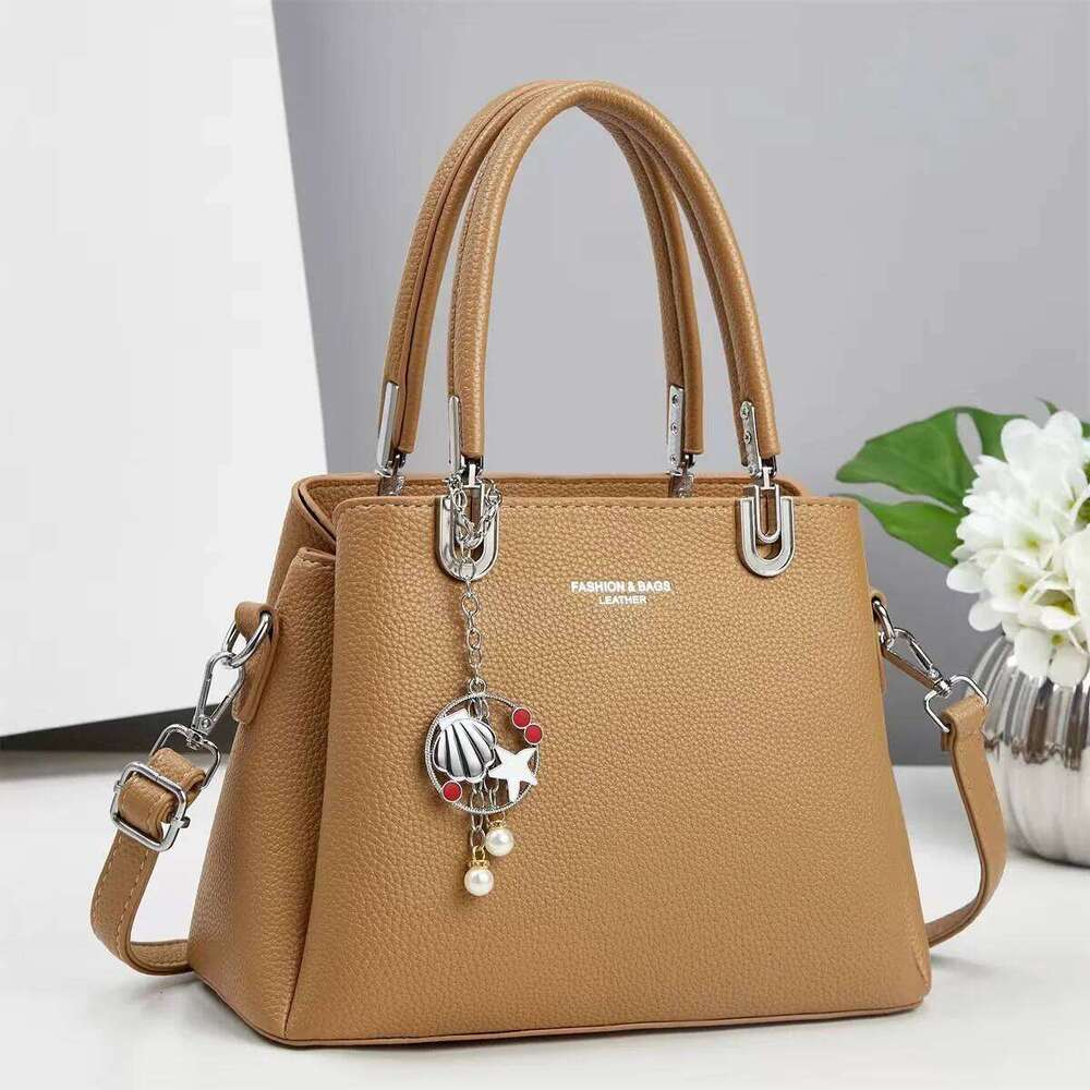 Fashionable Large Capacity Women's Handbag Street Trend PU Material Tote Bag Suitable For All Ages And Occasions Soft Structure shoulder bag Xiu 
