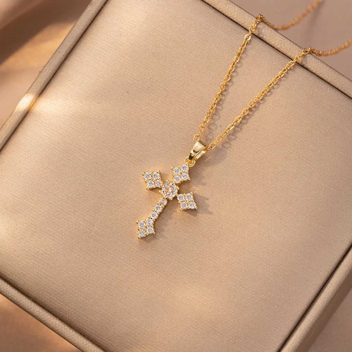 Stainless Steel Chain Fashion Luxury Zircon Cross Pendant Necklaces for Women Men Cool Gold Silver Color Cross Jewelry Gifts Y251227