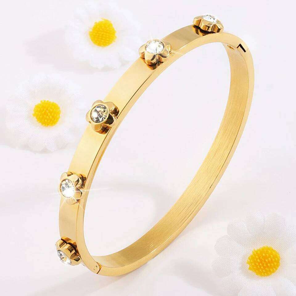 ZAKOL New Five-leaf Flower Heart Zircon Inlaid Stainless Steel Bracelet for Women High Quality Waterproof Jewelry Gift Clover