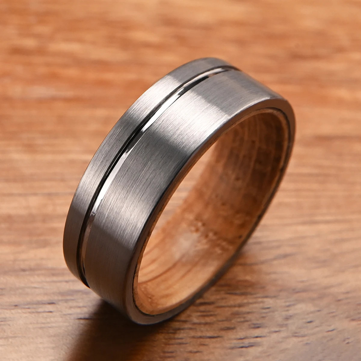 8mm Brushed Finishing Tungsten Ring Wine Barrel Wood Inner Ring Mens Wedding band Ring Engagement Party Fashion Jewelry Gift 251224