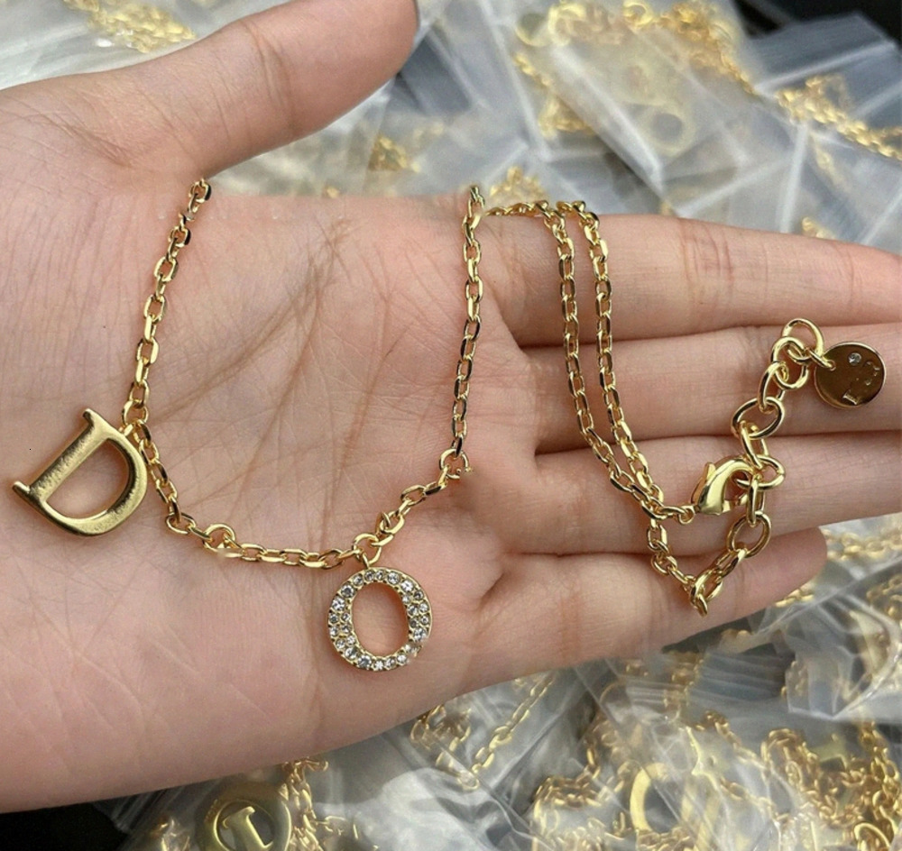 Diamond Letter Necklace Lady Designer Necklace Gold titanium Steel High end Elegant Pendant Necklaces Stainless Women designer jewelry gift 86ij