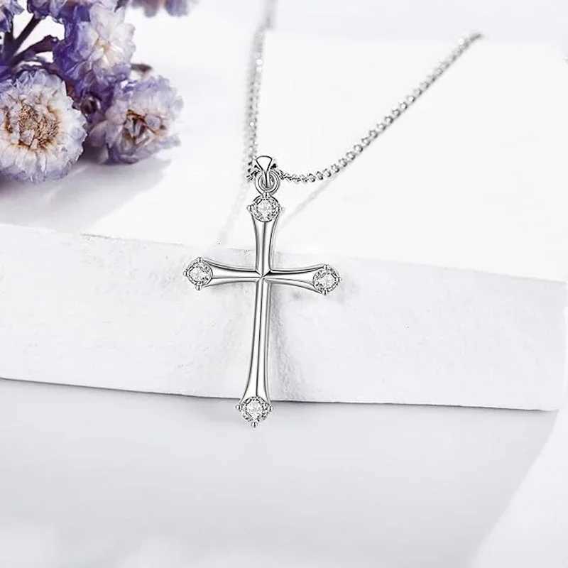 Huitan Minimalist Style Cross Pendant Necklace for Women Versatile Daily Devout Neck Accessories Trendy Halloween Party Jewelry Y251227