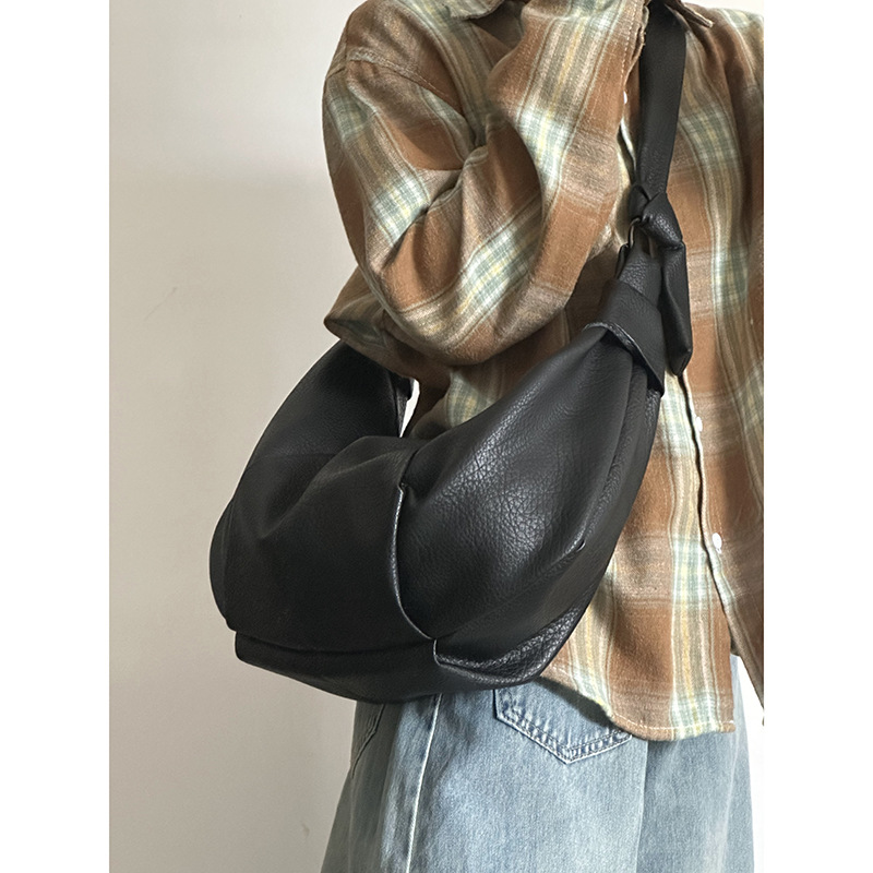 Retro Soft Leather Pleated Dumpling Bag Languid Lazy Wind Leisure Miscellaneous Commuting Shoulder Crossbody Bag Can Be Croissant Bag 2026s hot