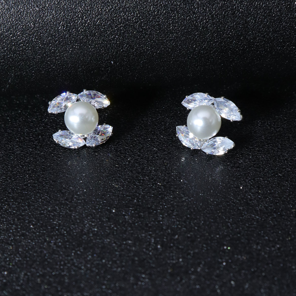 Luxury Brand Designer Jewelry New Pink Zircon Earrings Pearl Light Luxury Studs Simple Fresh Ear Piercing Drop Earrings Versatile Ear Jewelry For Wome