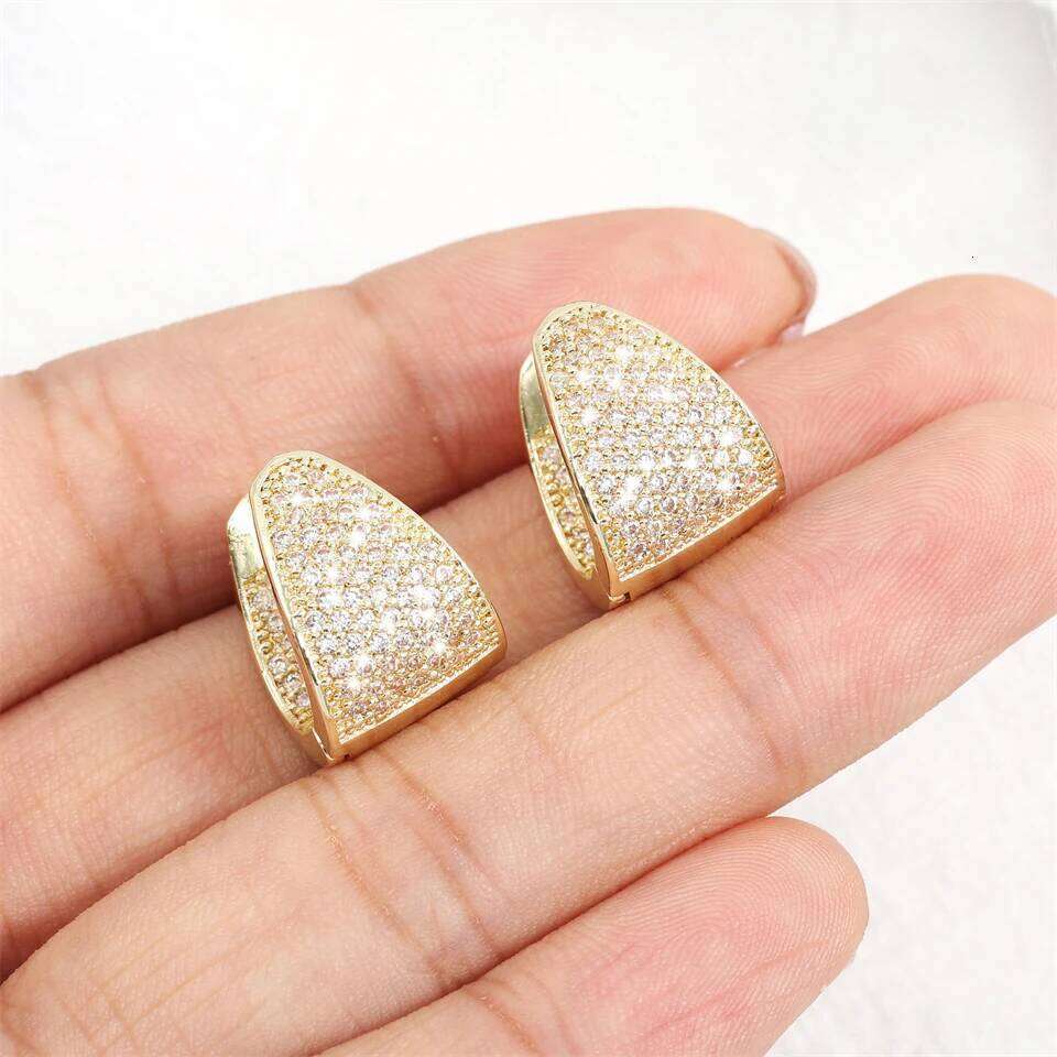 ZAKOL Fashion Chunky Triangular Water Drop Paved Zircon Hoop Earrings for Women Versatile Party Gift aretes de mujer