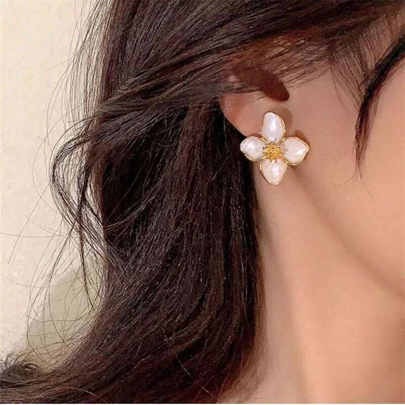 Fashion Korean Retro Drip Glaze Red Flower Women for Delicate Earrings Luxury Couple Engagement Jewelry Gift C251227