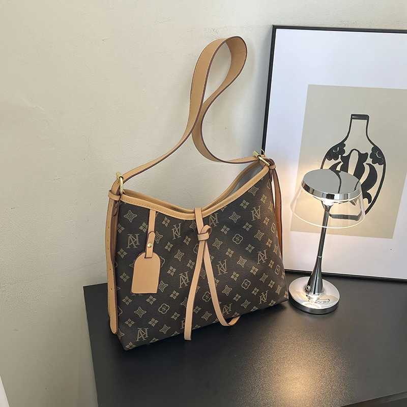 Trendy Fashion Messenger Bag With Solid Color Business Leisure Style Elegant Touch And Large Capacity H251229