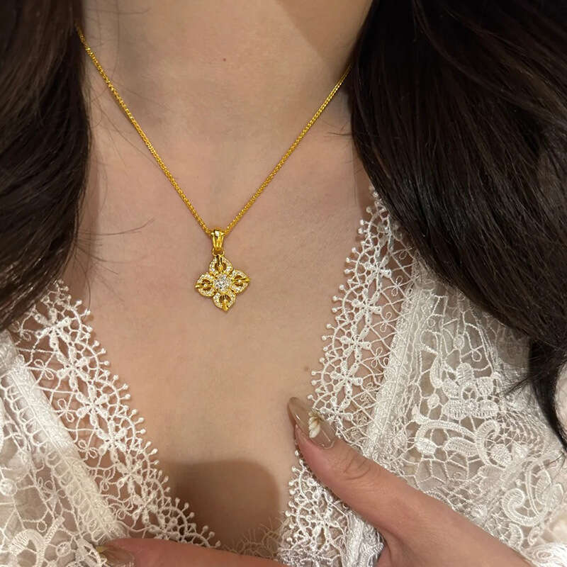 Openwork Cross Necklace Necklace Gold Four-Pointed Star Pendant Necklace Stylish and Versatile Collarbone Chain