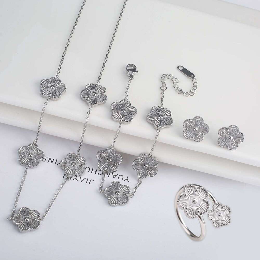 4pcs Bracelet Necklace Earrings Ring Stainless Steel Five Leaf Flower Set Classic for Woman New Fashion Jewelry Clover 25H1229