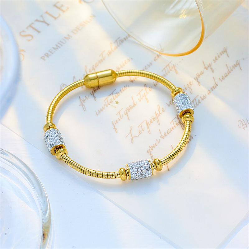 Luxury Brand Designer Jewelry European And American Fashion Trend New Fashion Steel Bracelet Butterfly Heart Pendant Decorative Bracelet Fashion Commu
