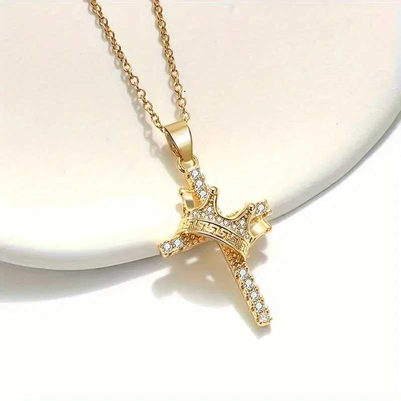 A Gorgeous Crown Cross Pendant Necklace Suitable for Daily and Party Wear Thanksgiving Gift Suitable for All Seasons Y251227
