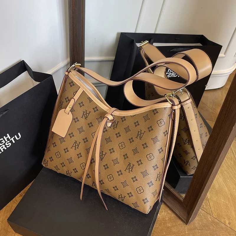 Winter Popular 2026 New Light Printed Armpit Tote Bag Womens Large-capacity Versatile Commuter Messenger Bag H251229