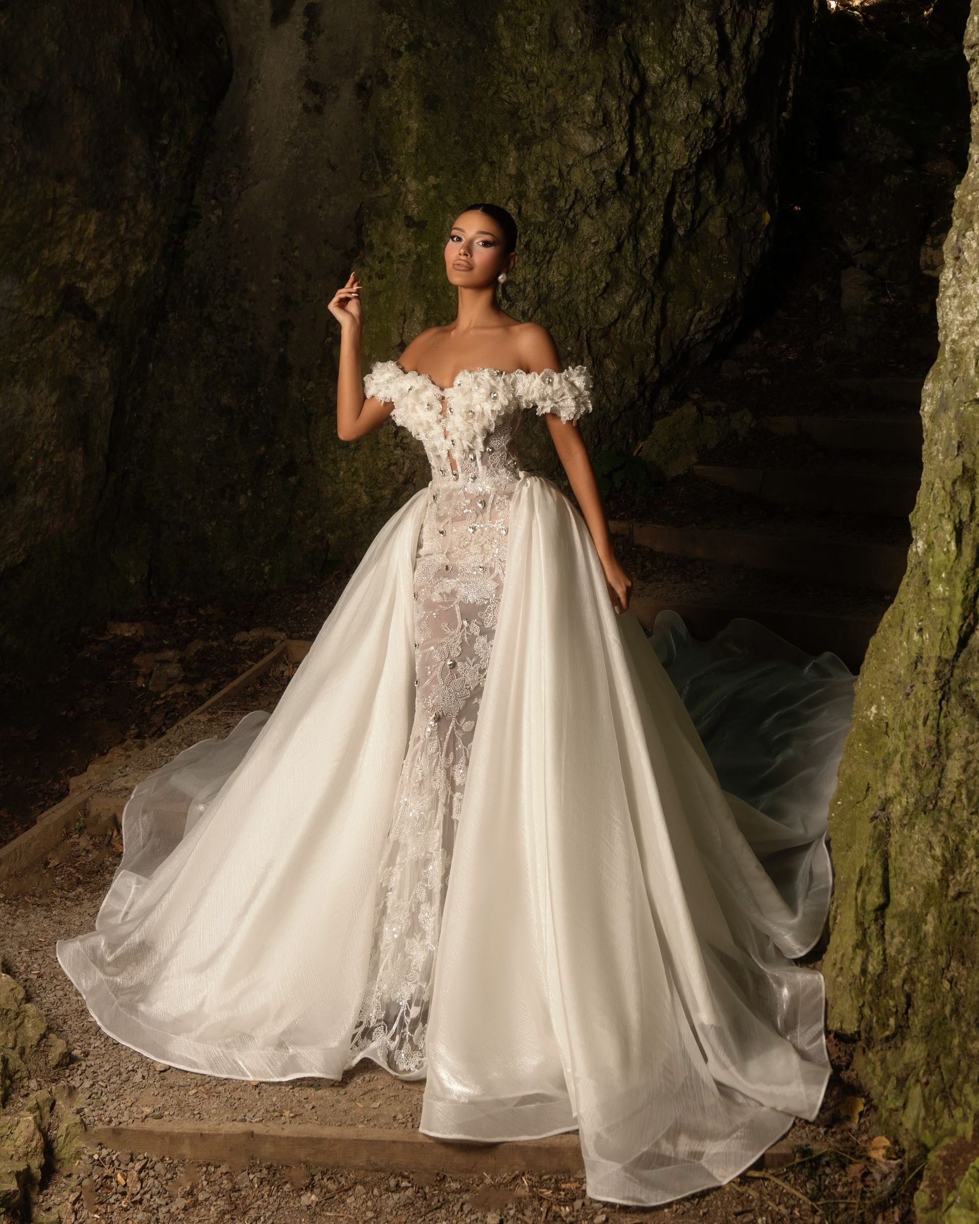 Designer Mermaid Wedding Dress Off Shoulder Sleeveless Bridal Gowns Sequins Crystal Beaded Detachable Train Dresses Custom Made vestidos de novia