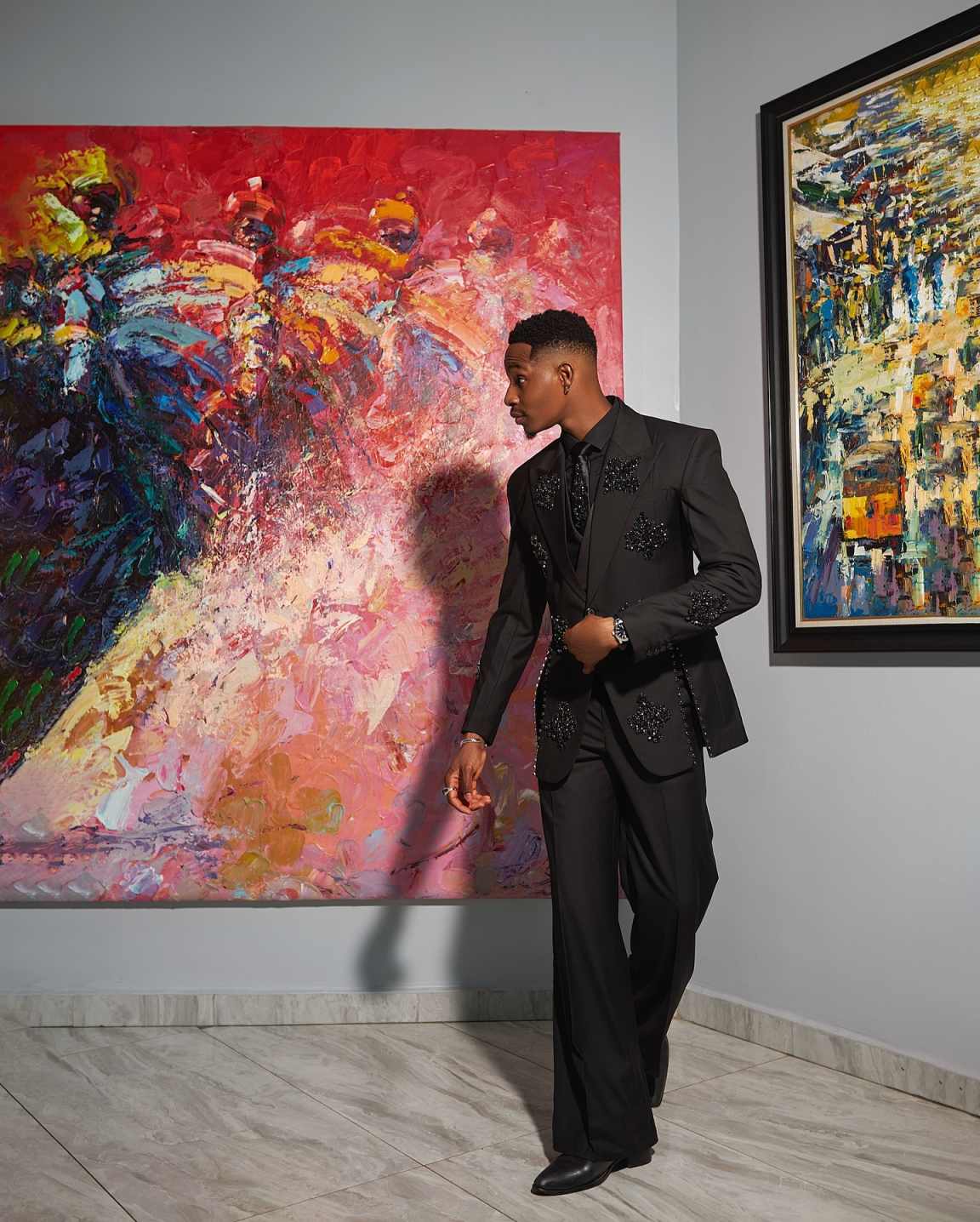 Luxuly Groom Wedding Tuxedos 2 Pieces Slim Fit Jacket Pants Peak Lapel Jewelry Rhinestone Formal Prom Men Suits Customized