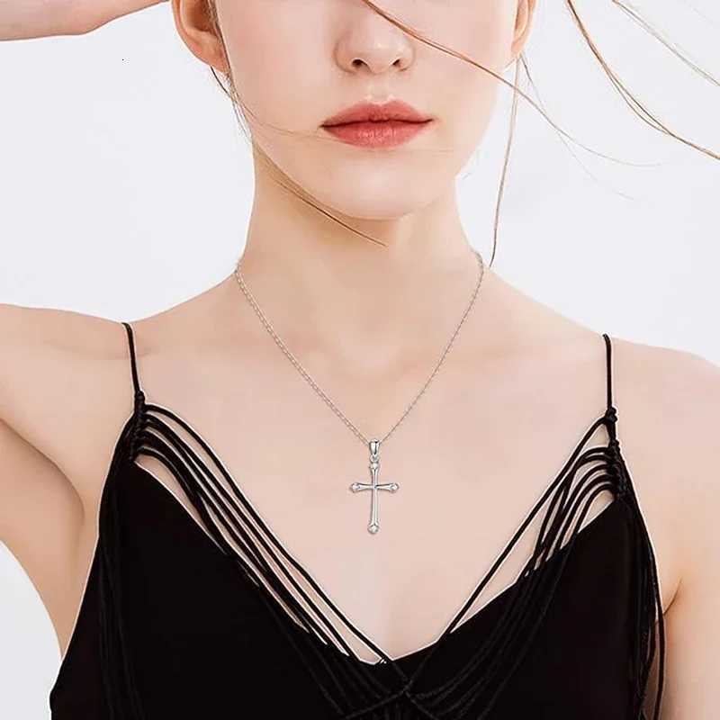 Huitan Minimalist Style Cross Pendant Necklace for Women Versatile Daily Devout Neck Accessories Trendy Halloween Party Jewelry Y251227